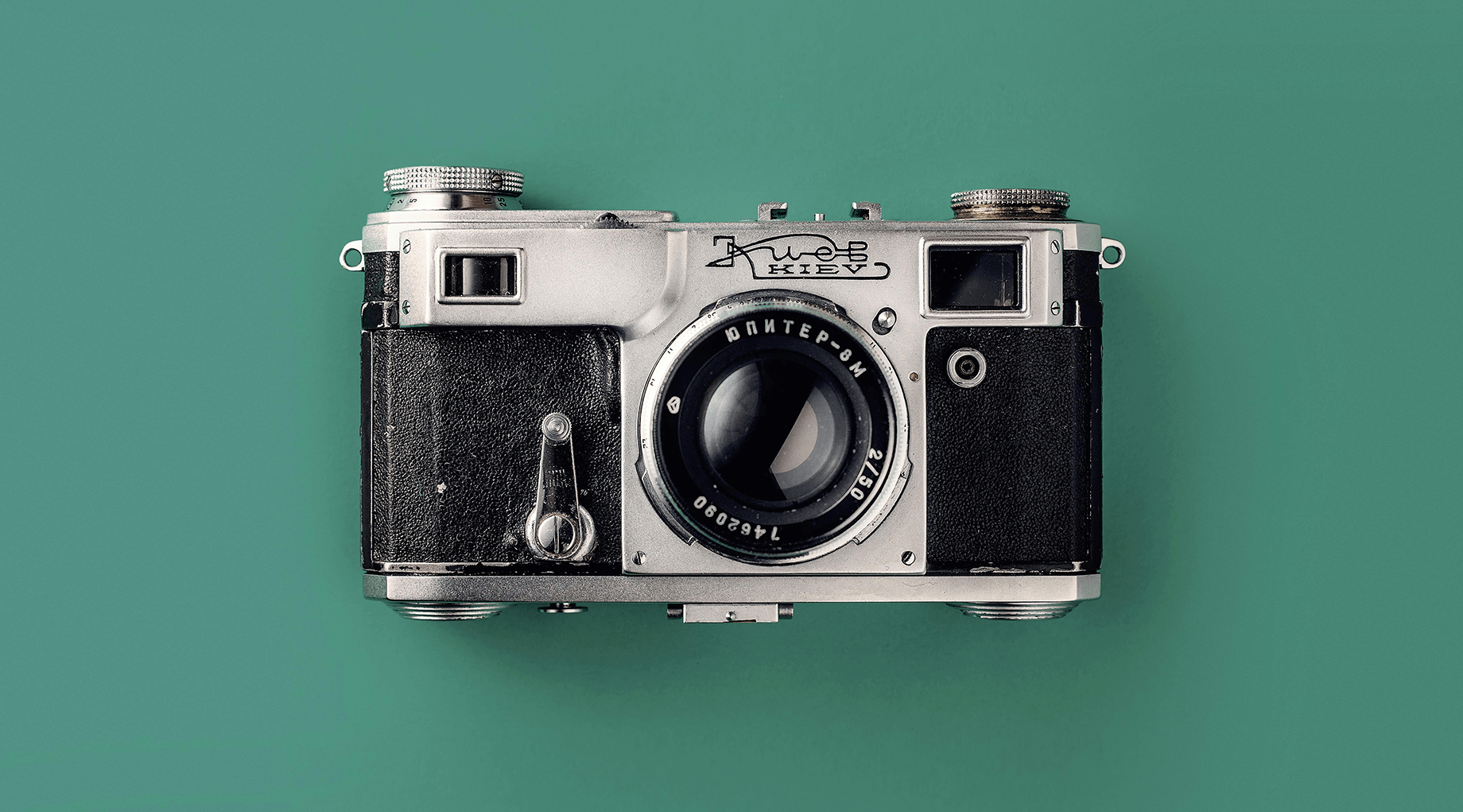 Photograph of a vintage film camera on a teal background. Image: Alex Andrews/Pexels
